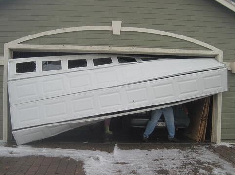 What Affects Garage Door Repair Costs in Phoenix?